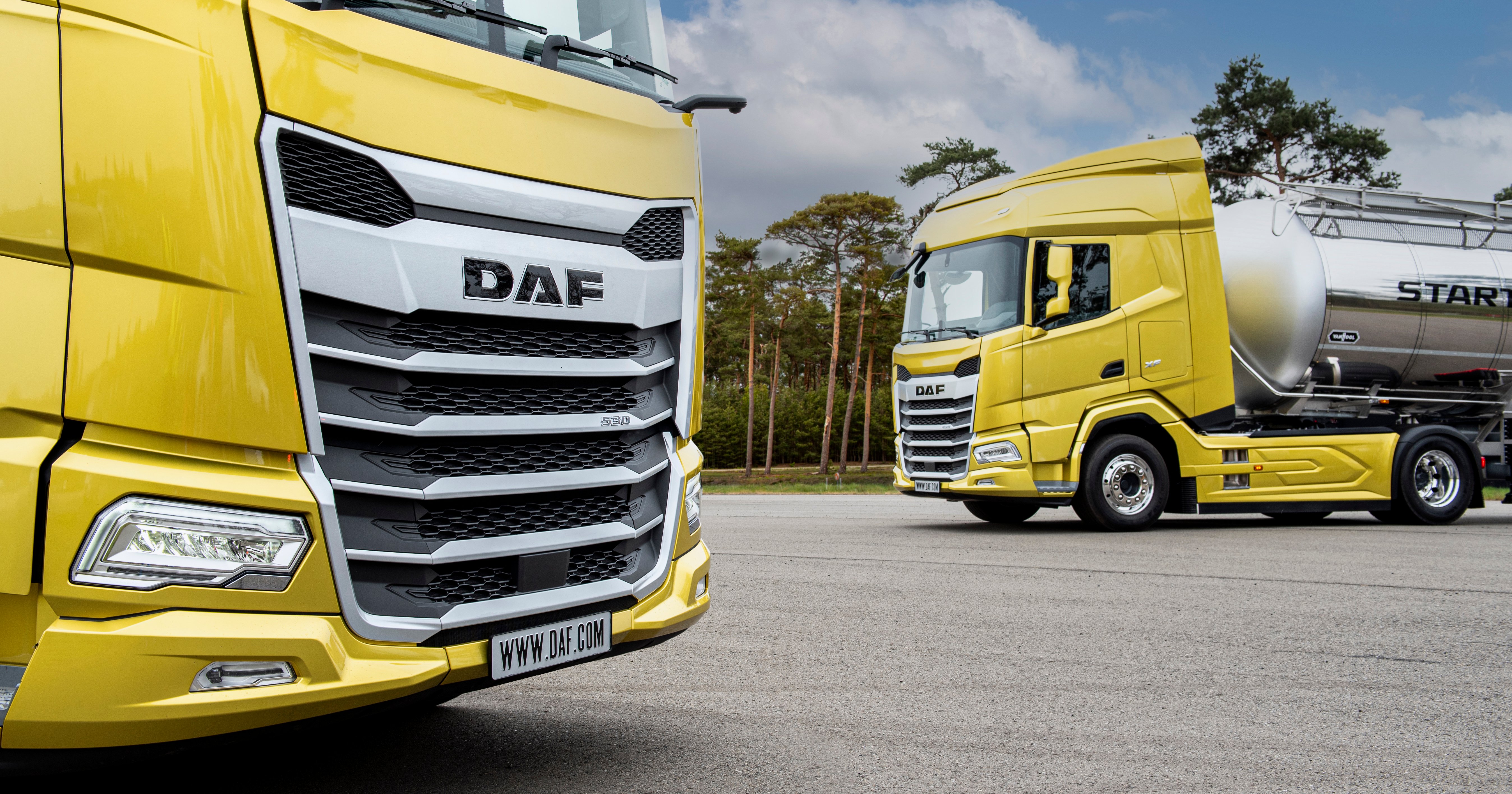 3. The New Generation DAF trucks 2021. XG+ (left) and XF (right)-1