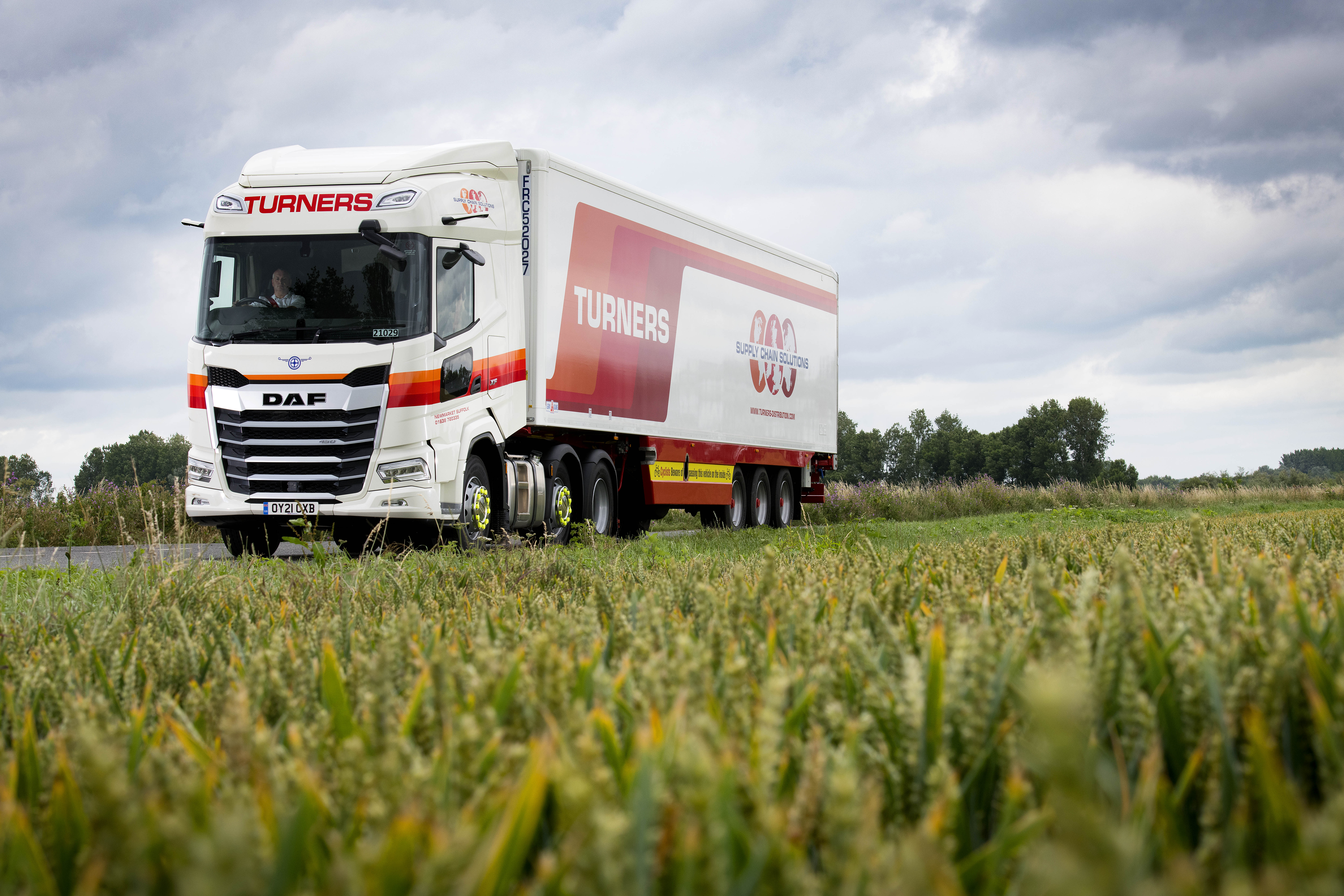 Turners tops 1,000 DAF three-axle ‘FTP’ tractor unit deliveries