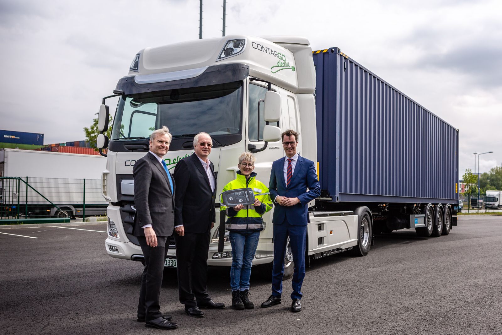 01-DAFs-CF-Electric-for-Rhenus-Logistics-in-Germany