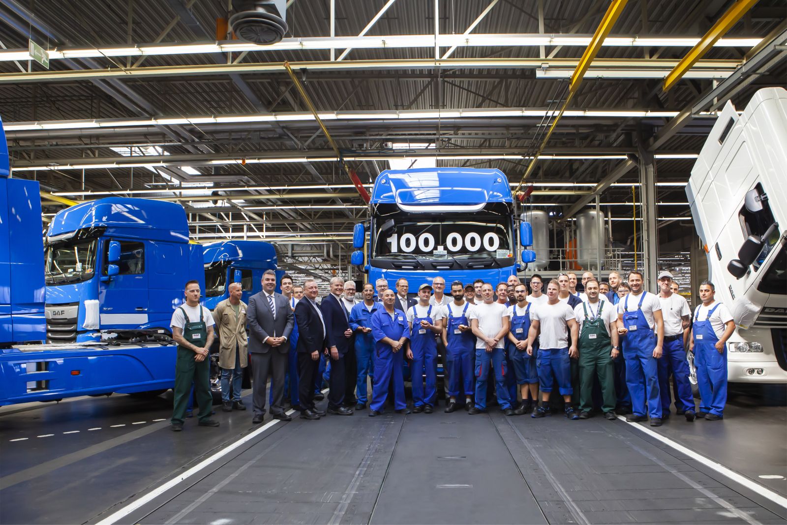 02._100,000th_New_DAF_CF_and_XF