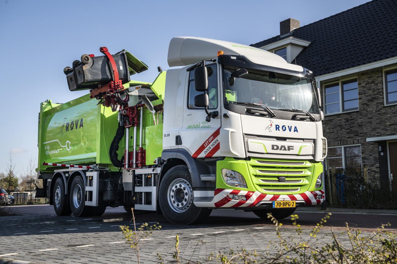 02._First_DAF_CF_Electric_refuse_collection_truck_delivered_to_ROVA